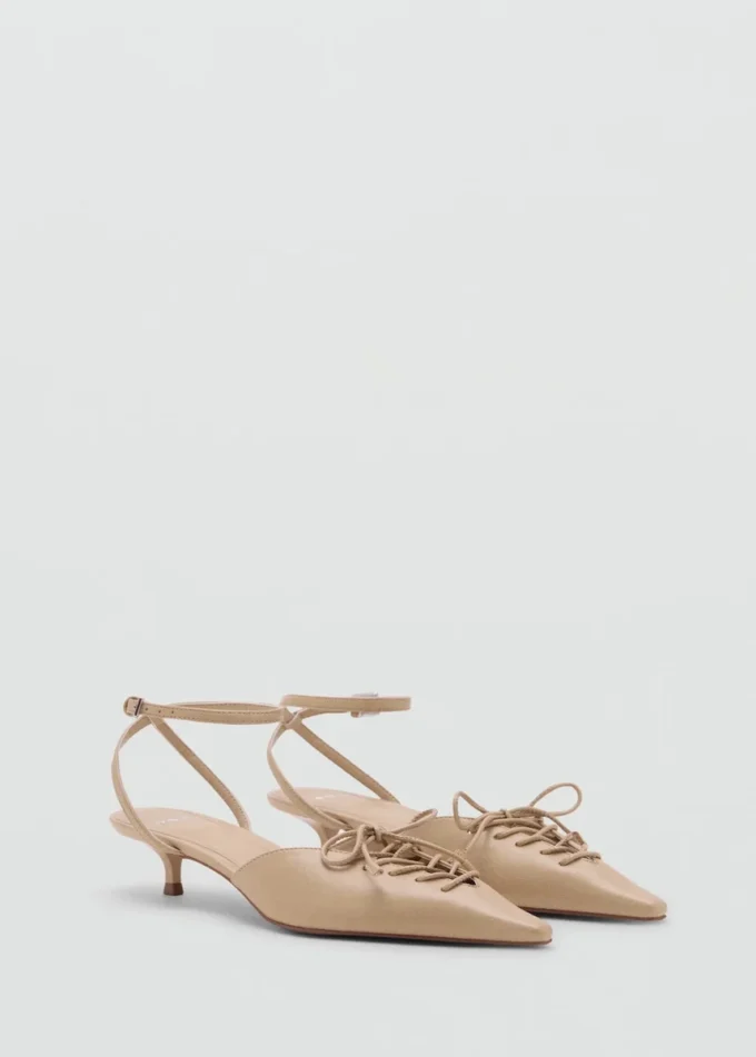 Chaussures à talons hauts et lacets