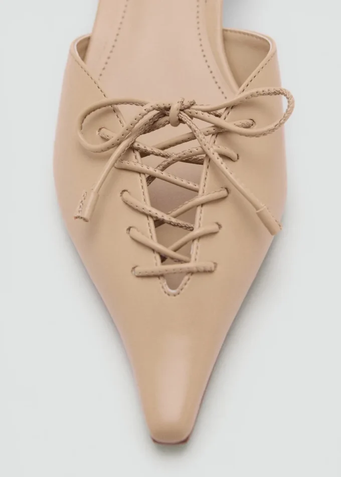 Chaussures à talons hauts et lacets