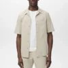 Chemise coupe classique avec poche poitrine