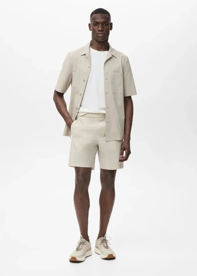 Chemise coupe classique avec poche poitrine