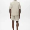 Chemise coupe classique avec poche poitrine