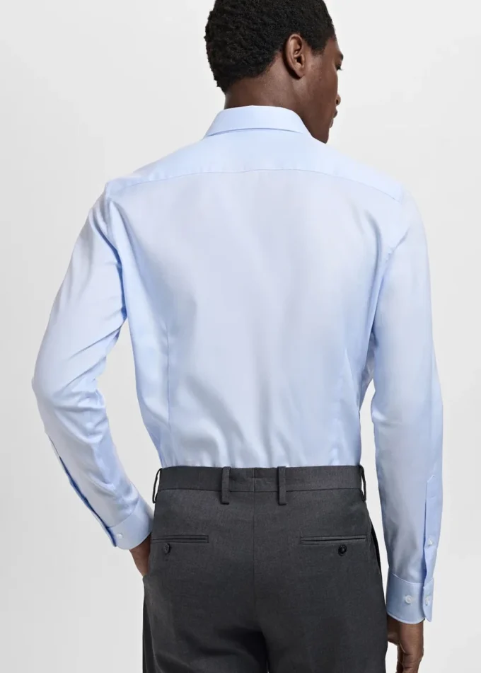 Chemise de costume structurée coupe ajustée Chemise de costume structurée coupe ajustée