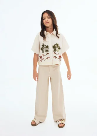 Chemise en lin brodée de fleurs