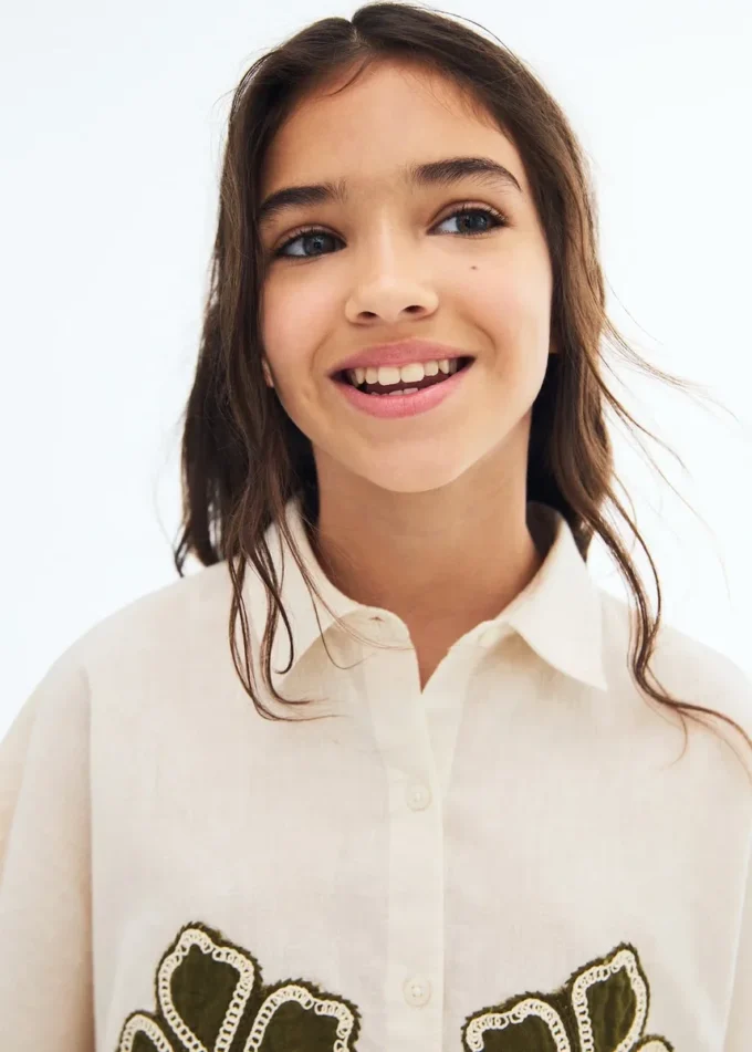 Chemise en lin brodée de fleurs