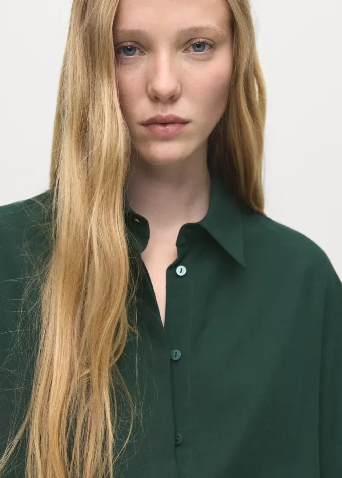 Chemise en lyocell avec boutons cachés