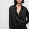 Chemise fluide à finition satinée