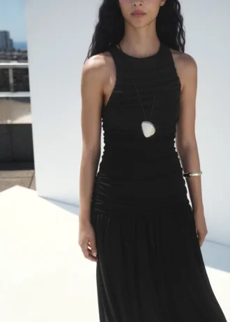 Collier pendentif avec composant métallique