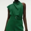 Combinaison longue asymétrique avec ceinture Combinaison longue asymétrique avec ceinture