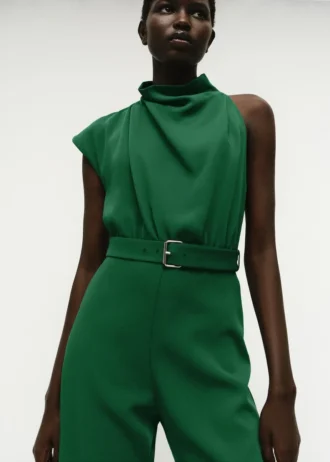 Combinaison longue asymétrique avec ceinture