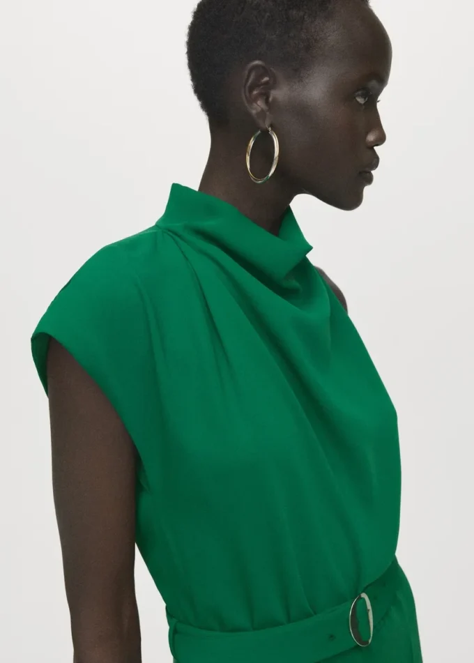 Combinaison longue asymétrique avec ceinture Combinaison longue asymétrique avec ceinture