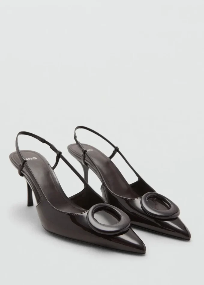 Escarpins en cuir verni avec détail anneau