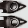 Escarpins en cuir verni avec détail anneau
