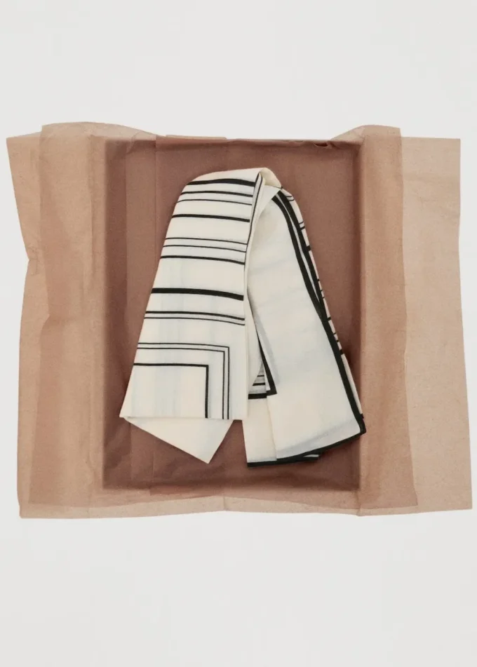 Foulard 100 % laine à imprimé géométrique