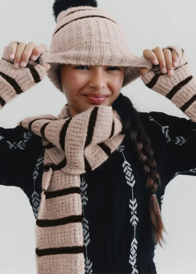 Bonnet en tricot rayé
