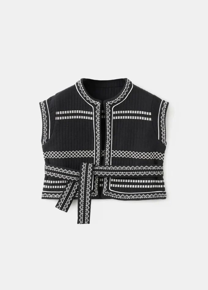 Gilet brodé avec ceinture