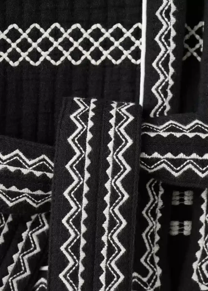 Gilet brodé avec ceinture
