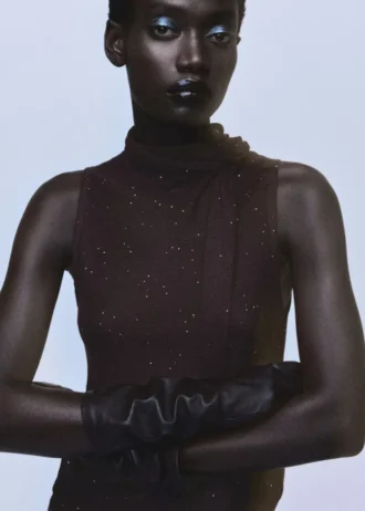 Haut brillant avec foulard