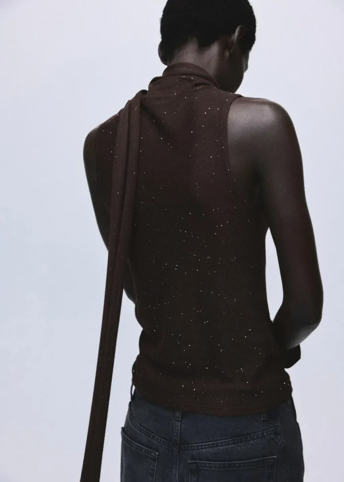 Haut brillant avec foulard Haut brillant avec foulard
