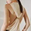 Haut drapé avec détails métalliques Haut drapé avec détails métalliques