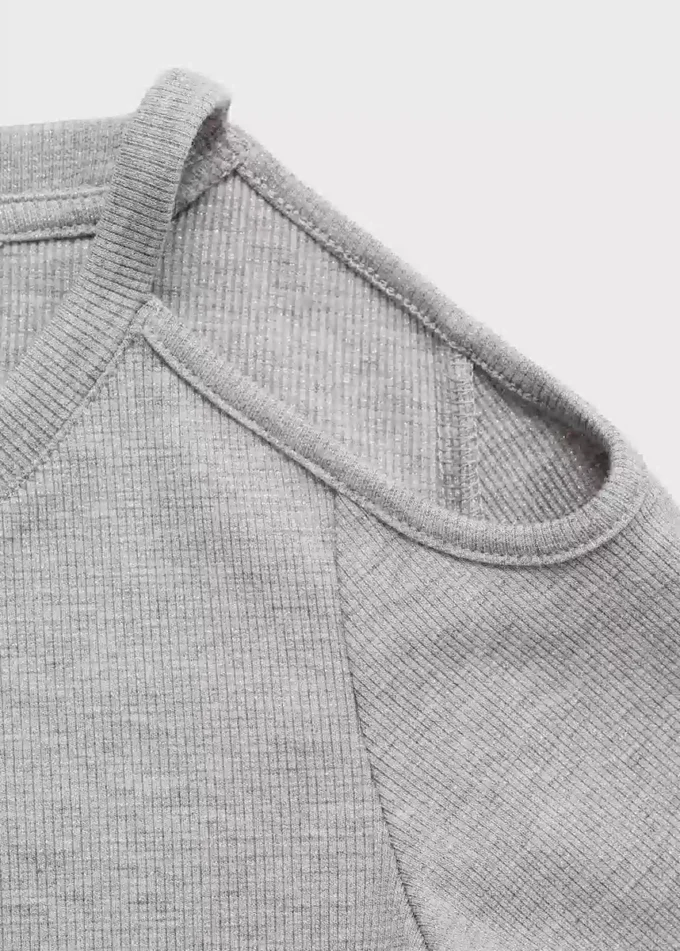 Haut en lurex avec découpes
