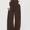 Jean ample à taille mi-haute et jambes larges Jean ample à taille mi-haute et jambes larges