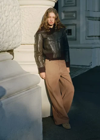 Jean ample à taille mi-haute et jambes larges Jean ample à taille mi-haute et jambes larges