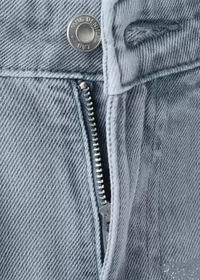 Jean avec détails étoiles pailletées Jean avec détails étoiles pailletées