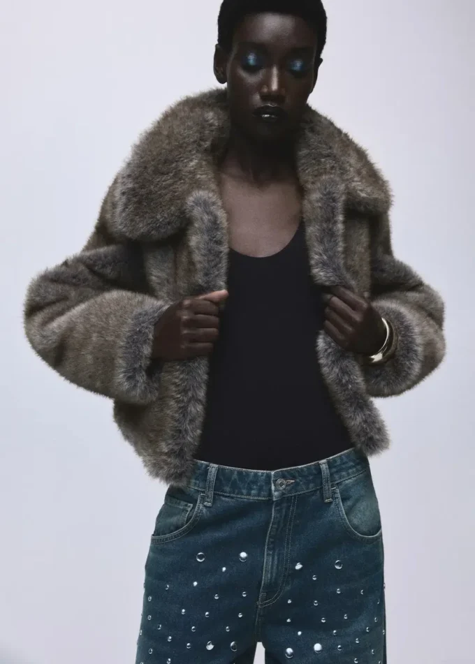 Jean droit avec clous Jean droit avec clous