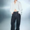 Jean droit avec détails en strass Jean droit avec détails en strass