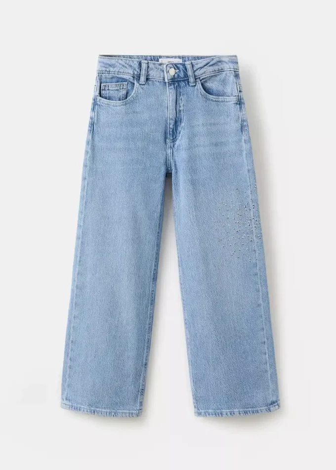 Jean droit avec détails en strass Jean droit avec détails en strass