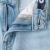 Jean droit taille moyenne Jean droit taille moyenne