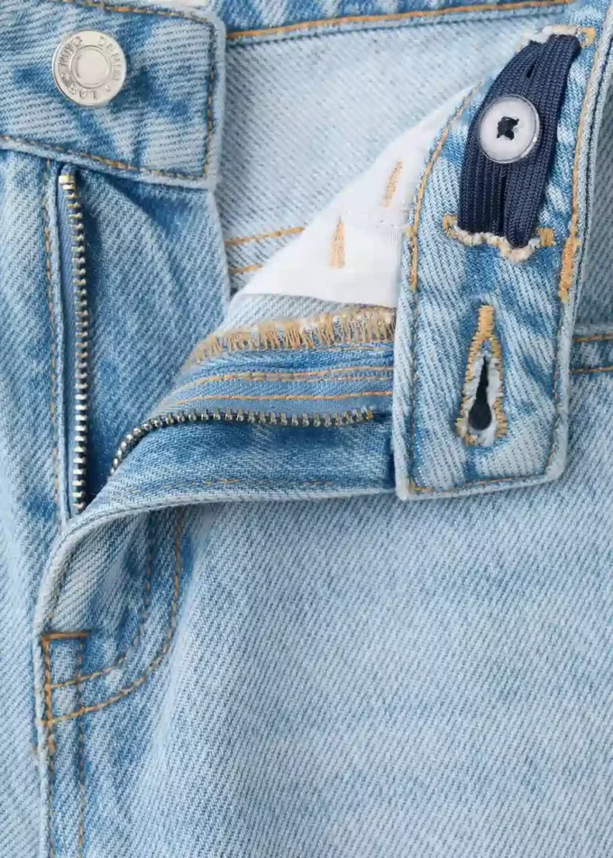 Jean droit taille moyenne Jean droit taille moyenne