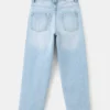Jean droit taille moyenne Jean droit taille moyenne