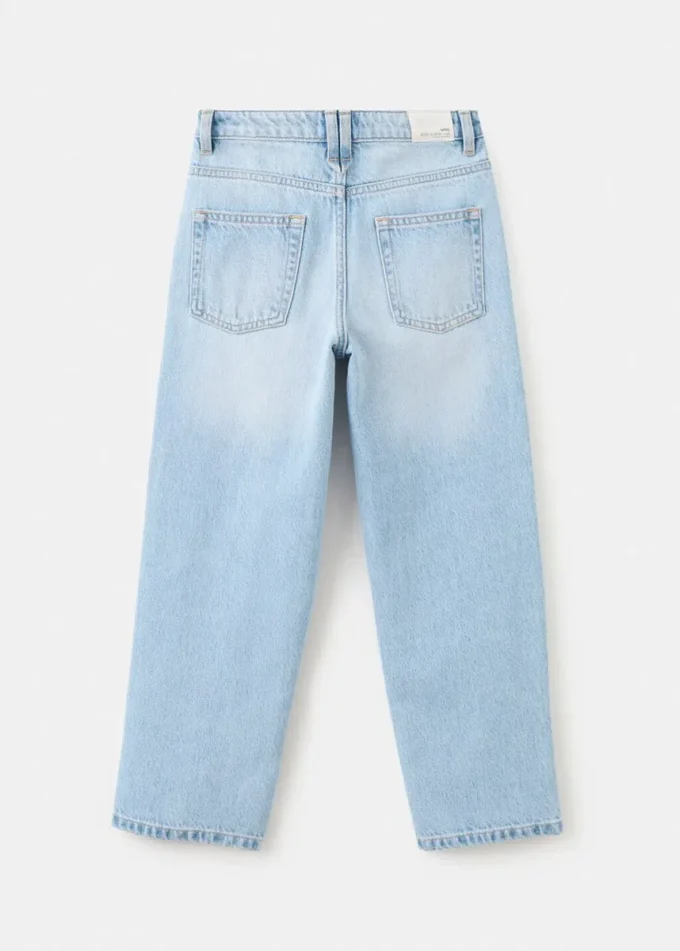 Jean droit taille moyenne Jean droit taille moyenne