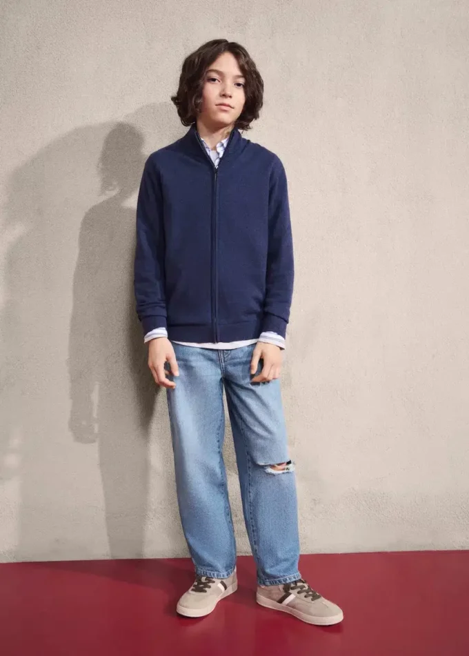 Jean droit taille moyenne Jean droit taille moyenne