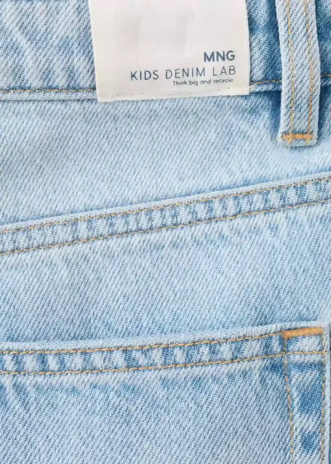 Jean droit taille moyenne Jean droit taille moyenne