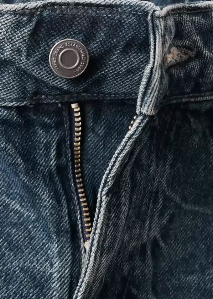 Jean droit taille moyenne Jean droit taille moyenne
