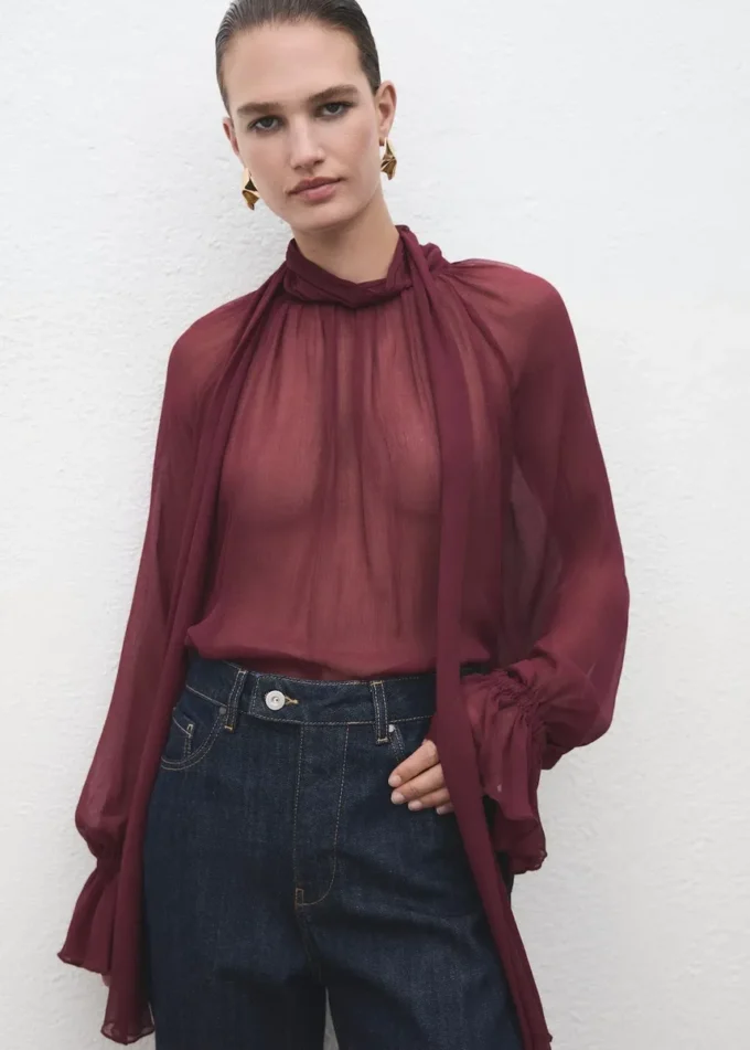 Jean à jambes droites avec patte de boutonnage Jean à jambes droites avec patte de boutonnage