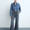 Jean à jambes larges avec boutons Jean à jambes larges avec boutons