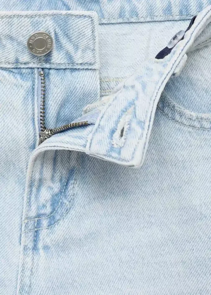 Jean à jambes larges avec ourlet retroussé Jean à jambes larges avec ourlet retroussé