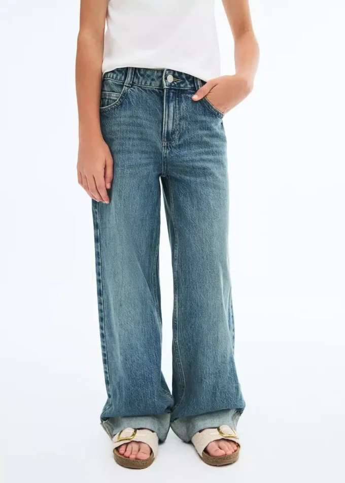 Jean à jambes larges avec ourlet retroussé