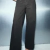 Jean à jambes larges avec strass Jean à jambes larges avec strass