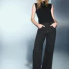 Jean à jambes larges avec strass Jean à jambes larges avec strass