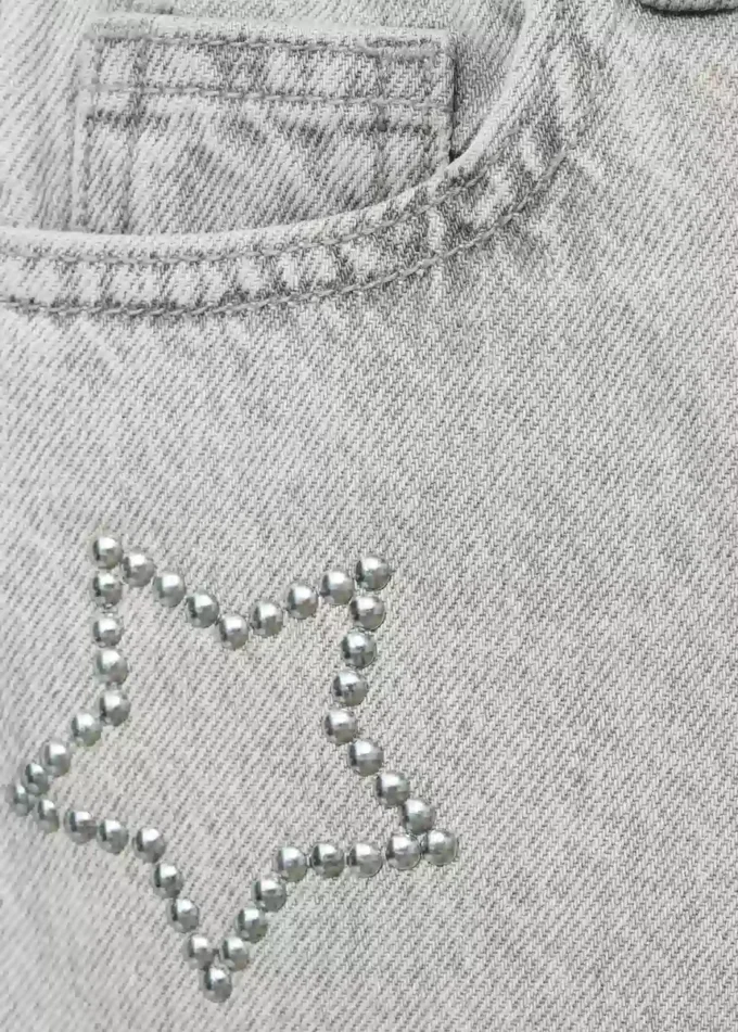 Jean à jambes larges avec étoiles Jean à jambes larges avec étoiles