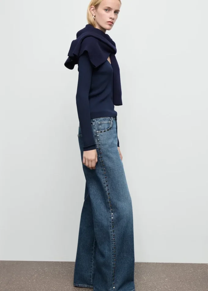 Jean à jambes larges et clous Jean à jambes larges et clous