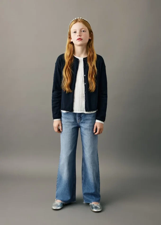Jean à jambes larges et ourlet effiloché