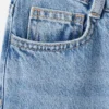 Jean à jambes larges et ourlet effiloché