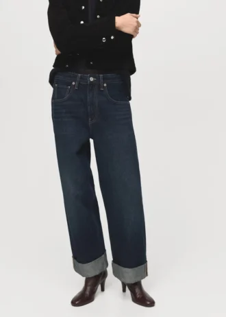 Jean à jambes larges et ourlet retroussé