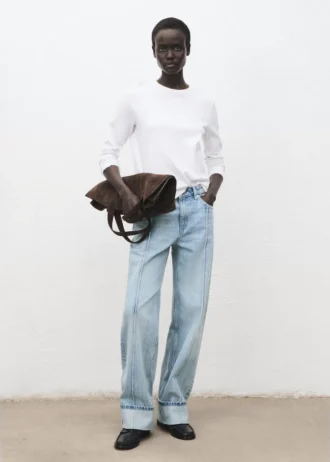 Jean à jambes larges et ourlet retroussé