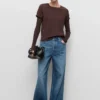 Jean à jambes larges et ourlet retroussé Jean à jambes larges et ourlet retroussé